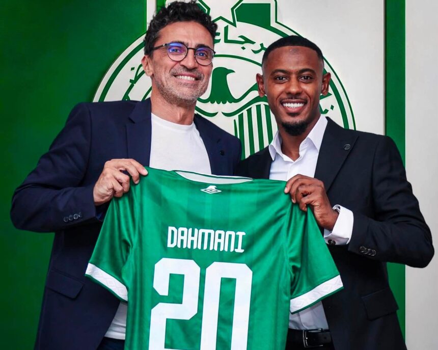 يونس الدحماني بقميص الرجاء يحمل الرقم 20