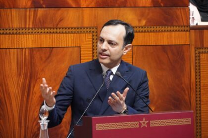 الوزير يونس السكوري يتحدث في مؤتمر صحفي