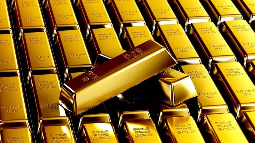 سبائك ذهبية براقة تحمل وسم 99.99 مع علامة تجارية.