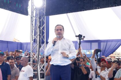 محمد شوكي يتحدث في لقاء حزبي