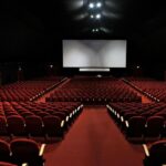 حضور يتابع فعاليات ندوة في المهرجان الدولي لسينما الجبل بأوزود